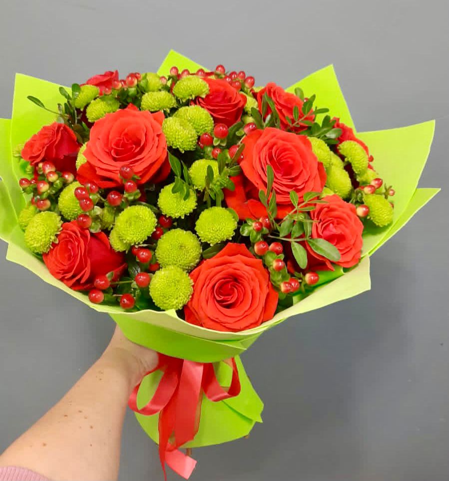 Букет цветов из: Хризантемы и Розы в Ольгино