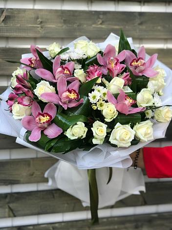 Букет цветов из: Розы и Хризантемы в Ольгино