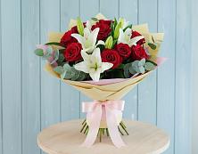 Букет цветов из:  Лилии и Розы в Ольгино