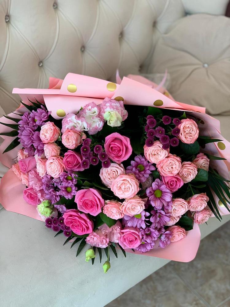 Букет цветов из: Хризантемы, Розы и Лизиантусы в Ольгино