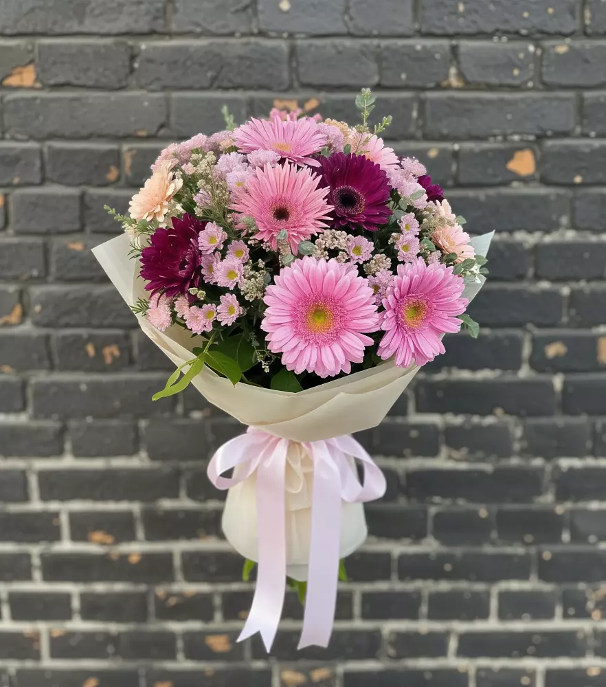 Букет цветов из: Герберы и Хризантемы в Ольгино