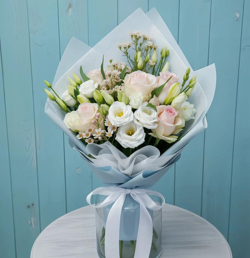 Букет цветов из: Розы и Лизиантусы в Ольгино