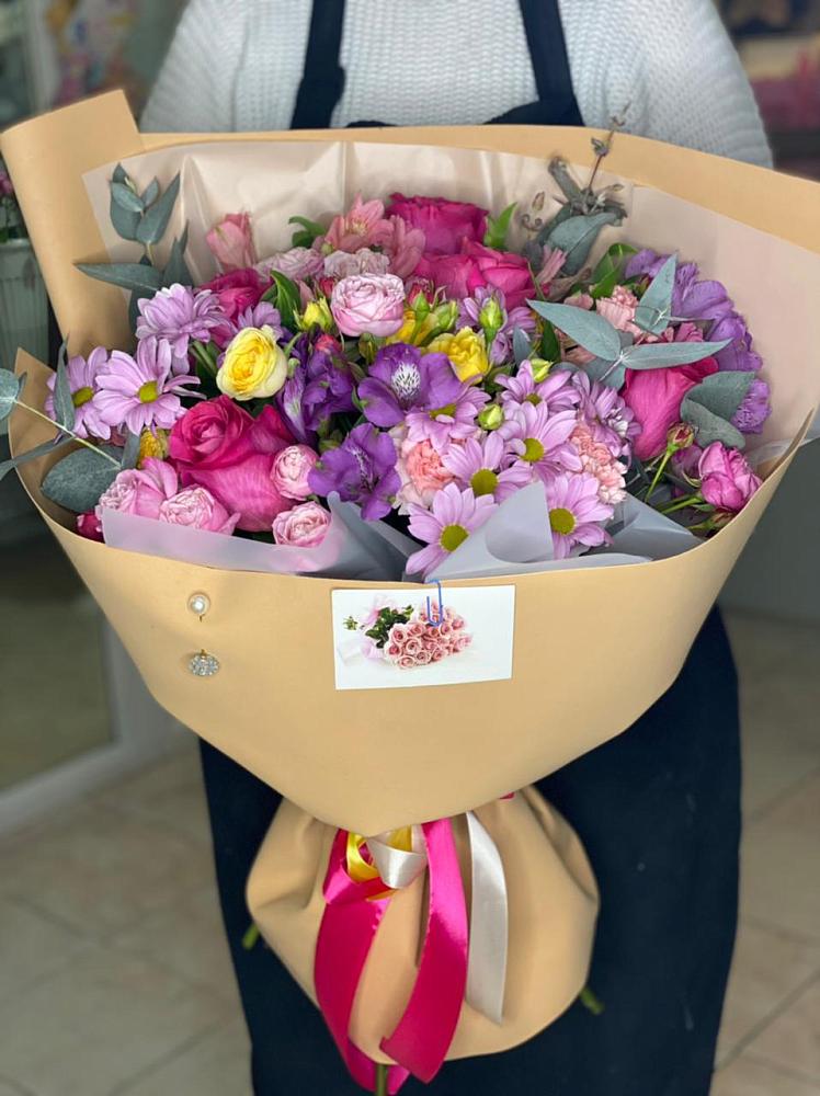 Букет цветов из: Хризантемы, Гвоздики и Альстромерии в Ольгино