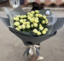 Букет Белые кустовые розы Солинеро в Ольгино