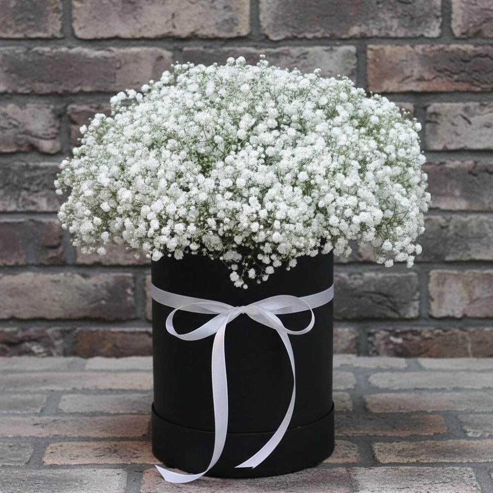 Цветочная композиция из Гипсофила в шляпной коробке в Ольгино