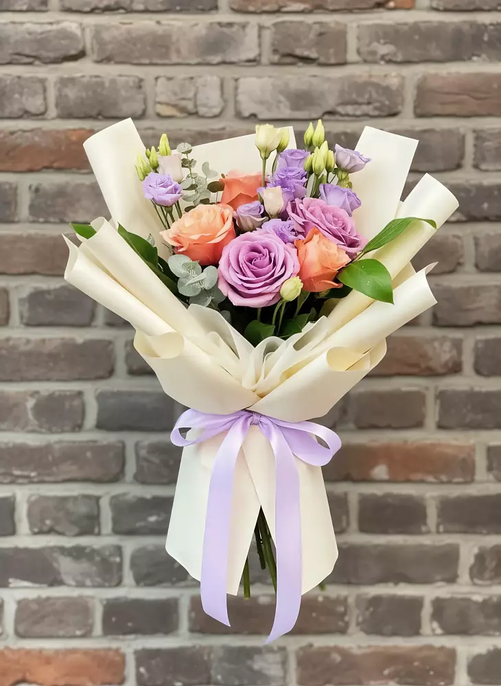 Букет цветов из: Лизиантусы и Розы в Ольгино