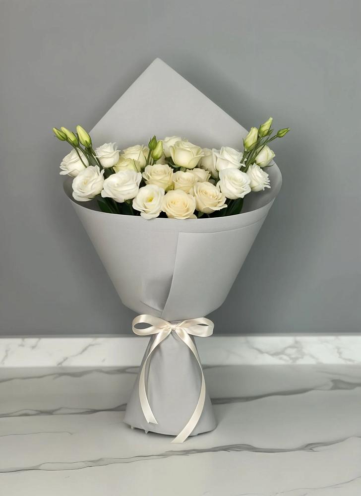 Букет цветов из: Розы и Лизиантусы в Ольгино