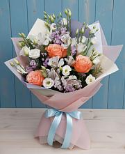 Букет цветов из:  Лизиантусы, Розы, Альстромерии и Гипсофила в Ольгино