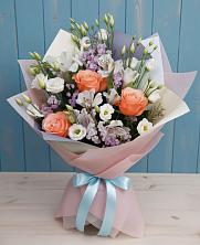 Букет цветов из:  Лизиантусы, Розы, Альстромерии и Гипсофила в Ольгино