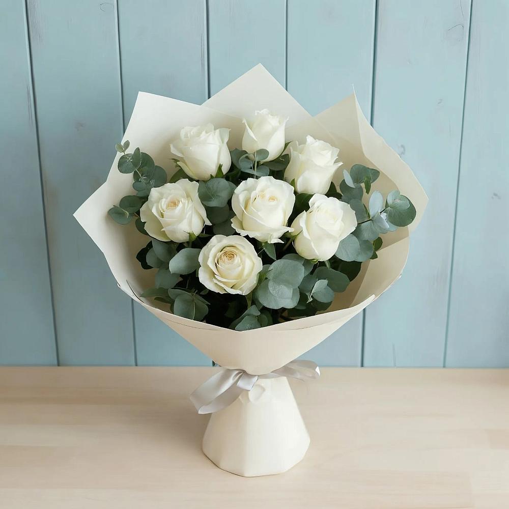 Букет Белые розы в Эвкалипте в Ольгино