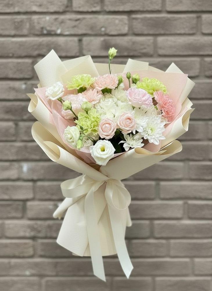 Букет цветов из: Гвоздики, Розы, Лизиантусы и Хризантемы в Ольгино