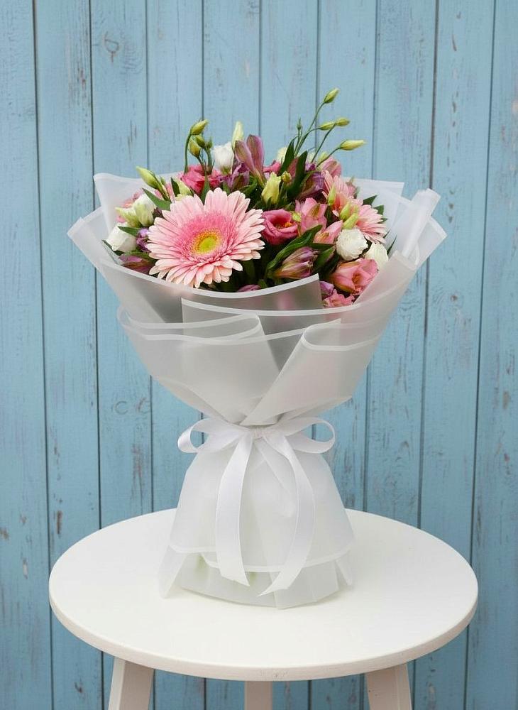 Букет цветов из: Герберы, Альстромерии и Лизиантусы в Ольгино