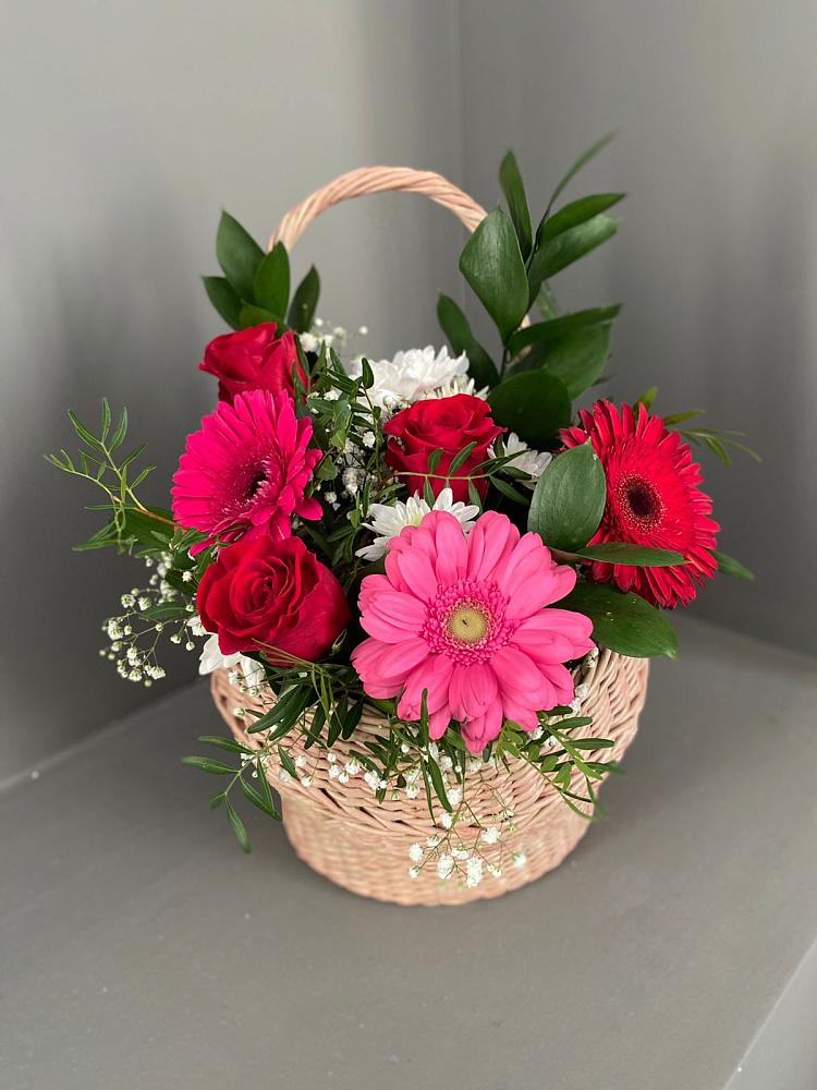 Цветочная композиция из Розы, Хризантемы и Герберы в корзине в Ольгино