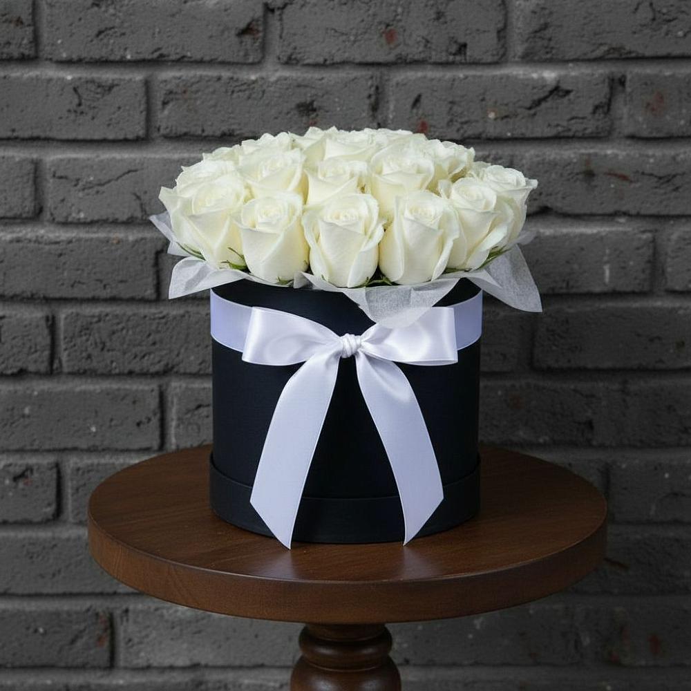 Цветочная композиция из Розы в шляпной коробке в Ольгино