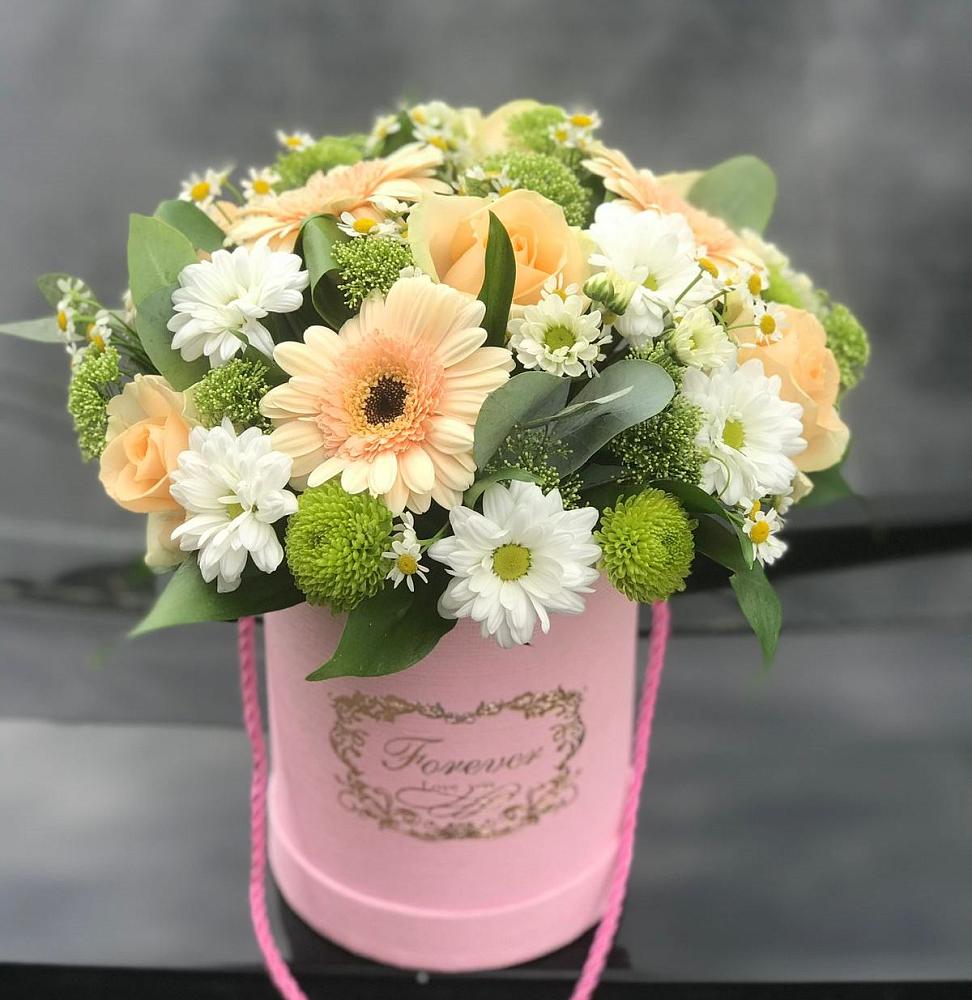 Цветочная композиция из Розы, Герберы и Хризантемы в шляпной коробке в Ольгино