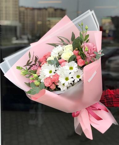 Букет цветов из: Розы, Лизиантусы и Хризантемы в Ольгино